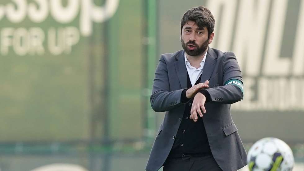 Luis Freire, treinador do Rio Ave, durante o jogo com o Gil Vicente a contar para a Primeira Liga de Futebol realizado no Estádio dos Arcos em Vila do Conde, 12 de março de 2023. HUGO DELGADO/LUSA