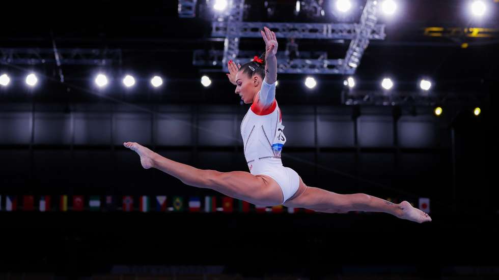 Filipa Martins melhorou os registos da qualificação no salto e na trave, ficou muito próxima no solo mas acabou por ser penalizada por um erro nas paralelas