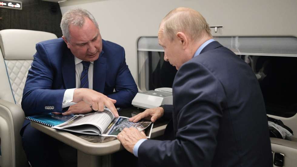 epa09446802 Russian President Vladimir Putin (R) speaks with Roscosmos Head Dmitry Rogozin during his visit to the Vostochny cosmodrome, some 180 km north of Blagoveshchensk, Amur region, Russia, 04 September 2021.  EPA/ILAY FILATOV/SPUTNIK/KREMLIN / POOL