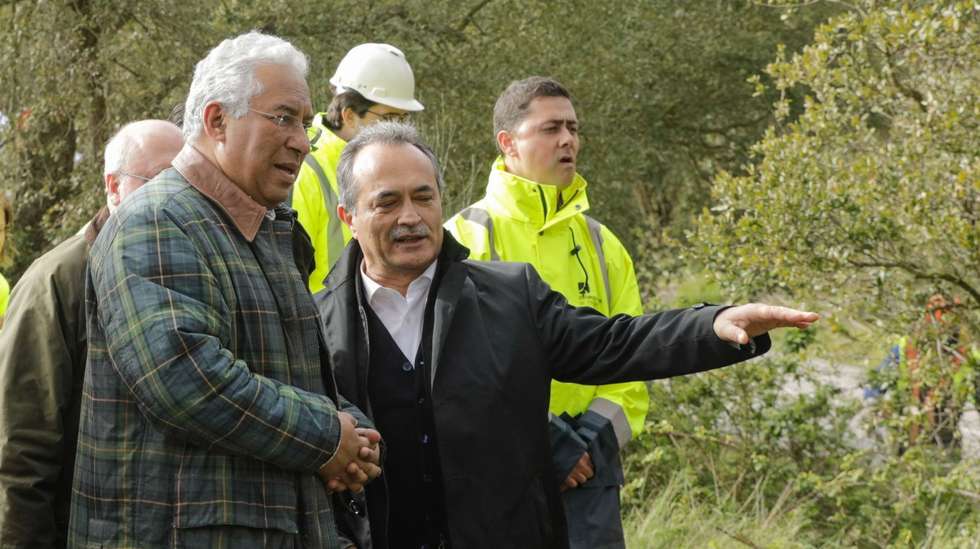 Assim, para o líder do executivo, o grande desafio para a floresta em Portugal é "gerar rendimento onde esse rendimento não existe", já que é com a rentabilidade que a floresta se vai tornar "sustentável economicamente e, logo, sustentável ambientalmente