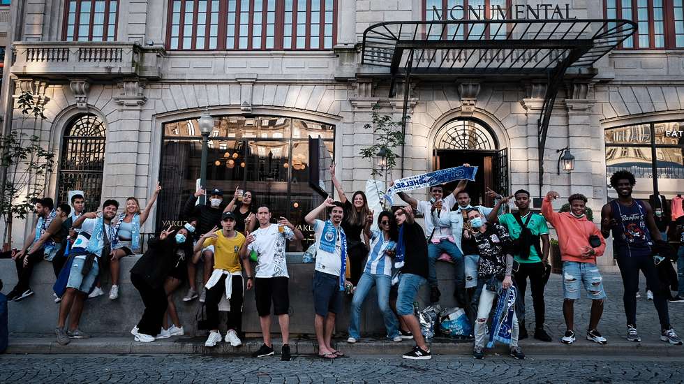 A final decorreu no Porto, num jogo com a presença de adeptos ingleses, que estiveram aglomerados no centro da cidade, a maioria sem cumprir as regras ditadas pela pandemia