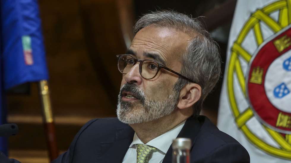 O ministro de Estado e dos Negócios Estrangeiros, Paulo Rangel, fala perante a Comissão de Assuntos Europeus na Assembleia da República em Lisboa, 1 de abril de 2026. TIAGO PETINGA/LUSA