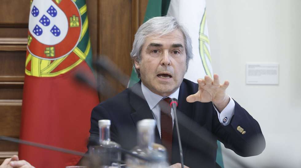 O ministro da Defesa Nacional, Nuno Melo, durante a sua audição na Comissão de Defesa Nacional, na Assembleia da República, em Lisboa, 12 de março de 2026. A audição é referente a dois pontos: sobre o conjunto de capacidades e equipamentos militares que Portugal pretende adquirir ao abrigo do Instrumento de Ação para a Segurança da Europa (SAFE) e sobre as decisões políticas e a coordenação na resposta do Estado à depressão Kristin, em particular os meios das Forças Armadas efetivamente mobilizados no terreno. ANTÓNIO PEDRO SANTOS/LUSA