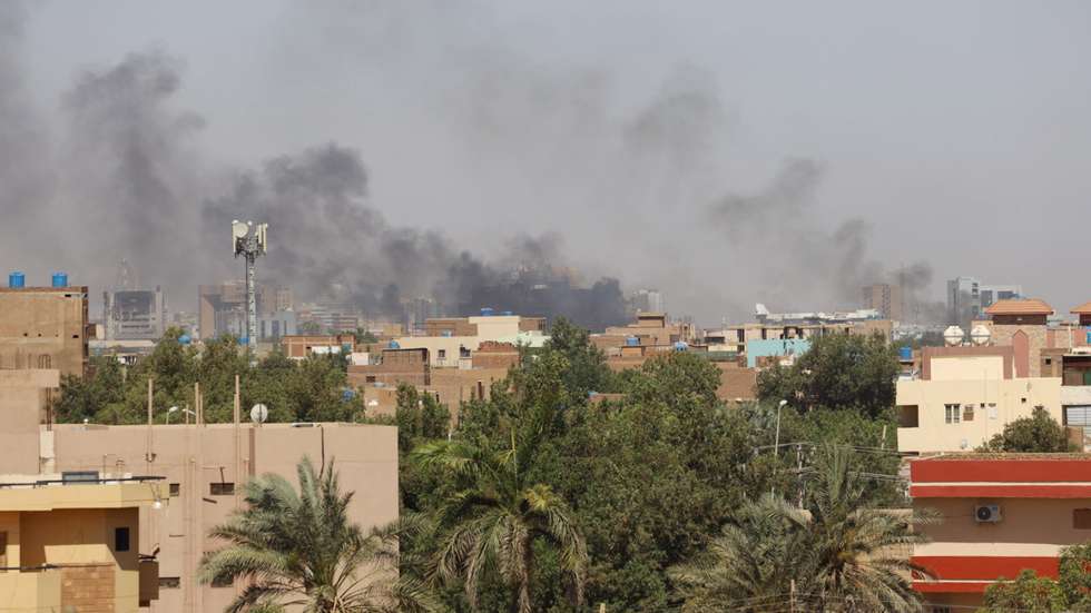 epa10579976 Smoke rises over the city during ongoing fighting between the Sudanese army and paramilitaries of the Rapid Support Forces (RSF) in Khartoum, Sudan, 19 April 2023. A power struggle erupted since 15 April between the Sudanese army led by army Chief General Abdel Fattah al-Burhan and the paramilitaries of the Rapid Support Forces (RSF) led by General Mohamed Hamdan Dagalo, resulting in at least 200 deaths according to doctors' association in Sudan.  EPA/STRINGER