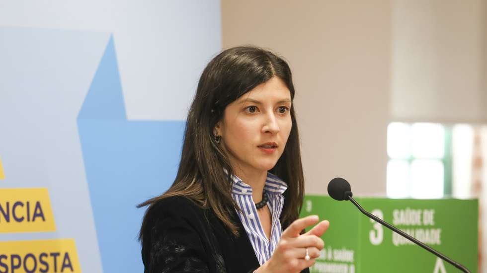 A diretora-geral da Saúde, Rita Sá Machado, intervém na apresentação do Referencial Técnico Inverno 2023/2024, no âmbito da iniciativa “Inverno Seguro”, em Pombal, 24 de novembro de 2023. PAULO CUNHA/LUSA
