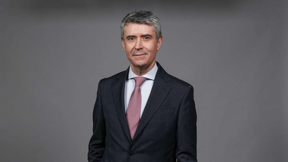 O secretário-geral do Partido Socialista (PS), José Luís Carneiro, posa para a fotografia durante uma entrevista à agência Lusa, em Lisboa, 22 de abril de 2026. (ACOMPANHA TEXTO DA LUSA DO DIA 24 DE ABRIL DE 2026). MIGUEL A. LOPES/LUSA