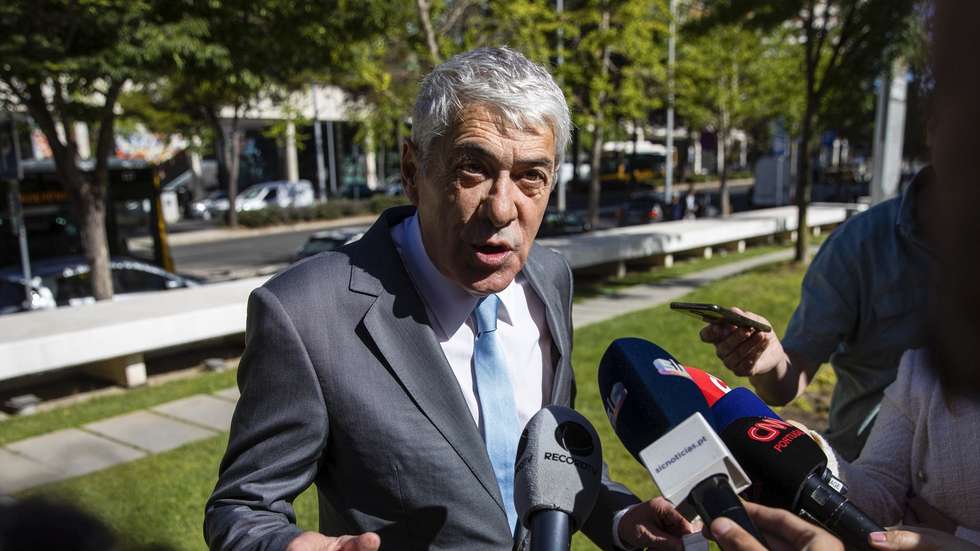 O antigo primeiro-ministro, José Sócrates, fala aos jornalistas à chegada ao Campus de Justiça, para ser ouvido pela juíza Margarida Alves sobre viagens ao Brasil, em Lisboa, 30 de junho de 2022. JOSE SENA GOULAO/LUSA