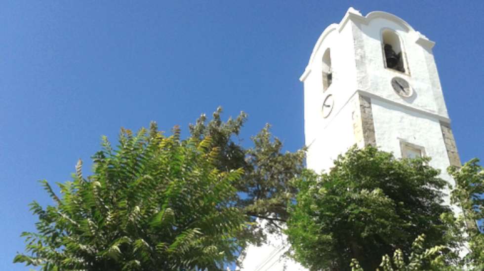 A igreja foi alvo de importantes intervenções nos séculos XVII e XVIII, sendo um edifício de três naves de cinco tramos, com arcos ogivais suportados por colunas