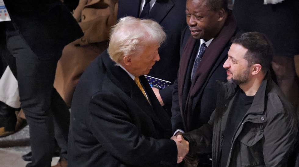 epa11763607 US President-elect Donald J. Trump (C-L) shakes hand with Ukraine's President Volodymyr Zelensky (C-R) inside Notre-Dame Cathedral ahead of a ceremony to mark the re-opening of the landmark cathedral, in Paris, France, 07 December 2024. The Notre Dame de Paris Cathedral reopens on 07 December after nearly six years of renovation work following its destruction by a fire on 15 April 2019.  EPA/LUDOVIC MARIN / POOL  MAXPPP OUT