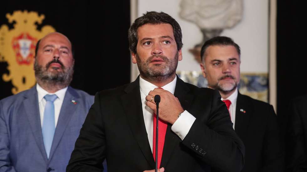 O presidente do Chega, André Ventura, fala aos jornalistas após uma audiência com o Presidente da República, Marcelo Rebelo de Sousa (ausente da fotografia), no palácio de Belém, em Lisboa, 29 de julho de 2022. TIAGO PETINGA/LUSA