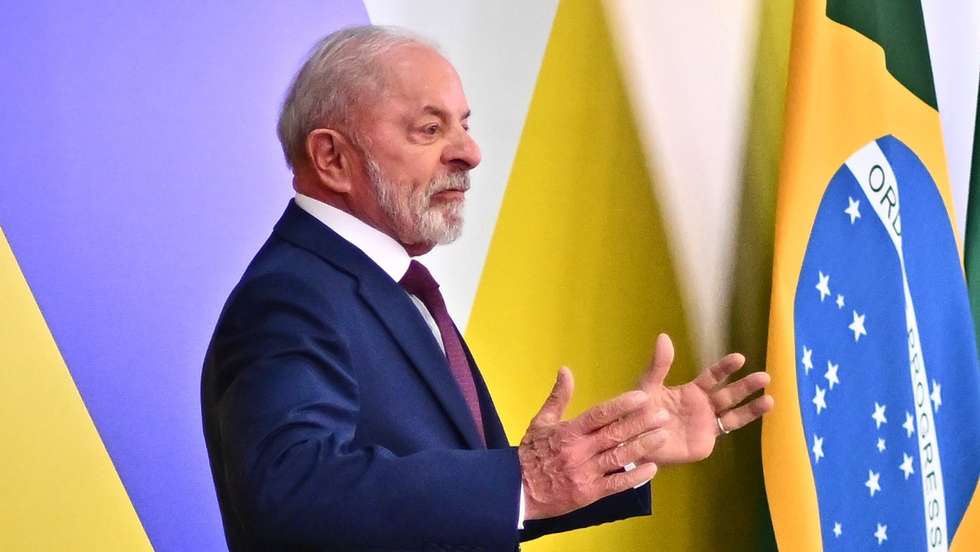 epa12601285 Brazilian President Luiz Inacio Lula da Silva speaks during a press conference at the Planalto Palace in Brasilia, Brazil, 18 December 2025.  EPA/Andre Borges