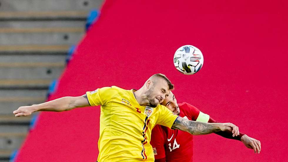 epa08736161 Norway's Omar Elabdellaoui (L) in a duel with Romania's Aleandru Cretu (R) during the UEFA Nations League soccer match between Norway and Romania at Ullevaal Stadium, Oslo, norway, 11 October 2020.  EPA/Stian Lysberg Solum  NORWAY OUT