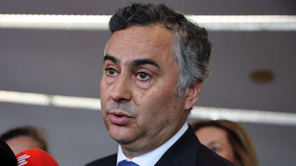 O ministro da Educação, Ciência e Inovação, Fernando Alexandre, fala à comunicação social no fim da iniciativa “Construir Educação, Aproximar Territórios”, no Instituto Superior de Engenharia do Porto, 13 de abril de 2026. ESTELA SILVA/LUSA