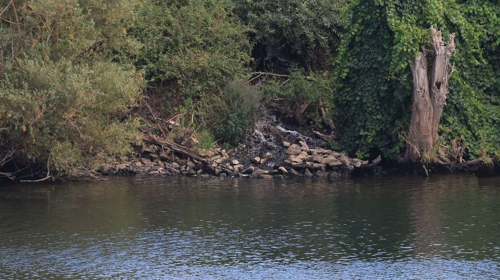 Operação de busca dos desaparecidos na queda de um helicóptero no rio Douro, próximo da localidade de Samodães, Lamego, que transportava seis passageiros, nomeadamente um piloto e uma equipa de cinco de cinco militares da Unidade de Emergência Proteção e Socorro (UEPS) que regressava do combate a um incêndio no concelho de Baião, Peso da Régua, 30 de agosto de 2024.  ESTELA SILVA/LUSA