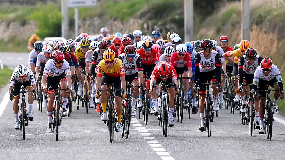 João Almeida conseguiu um melhor posicionamento no segundo sprint intermédio e foi buscar o segundo que o coloca na liderança da Volta à Catalunha