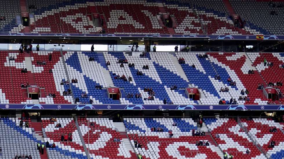 epa09886480 Soccer supporters on the stands of Allianz Arena before the UEFA Champions League quarter final, second leg soccer match between Bayern Munich and Villarreal CF in Munich, Germany, 12 April 2022.  EPA/RONALD WITTEK