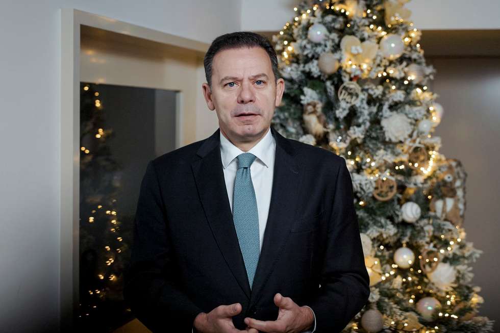 O primeiro-ministro, Luís Montenegro, durante a tradicional mensagem de Natal, na residência oficial, no Palácio de São Bento, em Lisboa, 24 de dezembro de 2025. (ACOMPANHA TEXTO DE 25 DE DEZEMBRO DE 2025). GABINETE DO PRIMEIRO-MINISTRO/LUSA