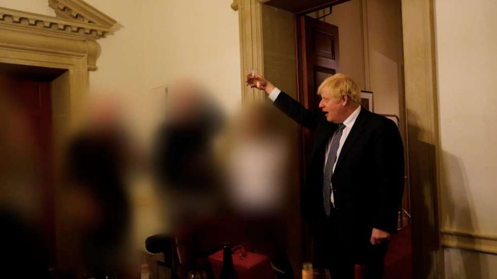 "Assumo toda a responsabilidade por tudo o que aconteceu", disse o primeiro-ministro britânico