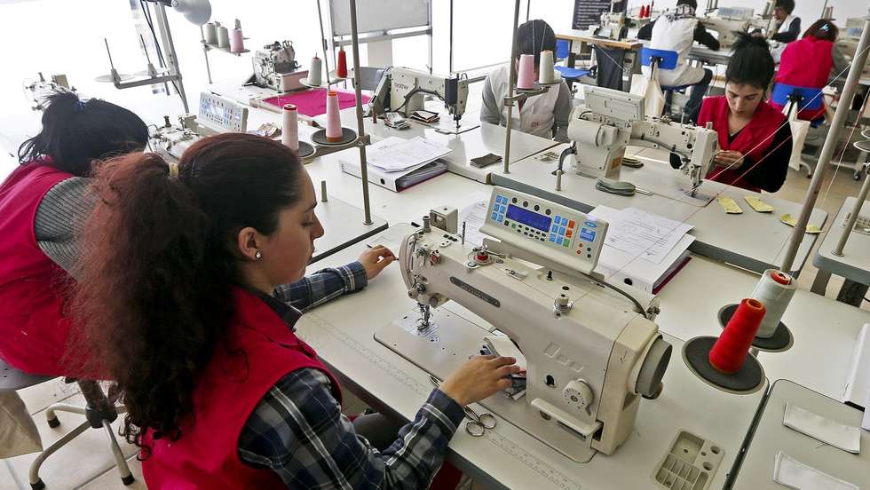 A nível global, a indústria têxtil é atualmente responsável por 20% da poluição de água potável