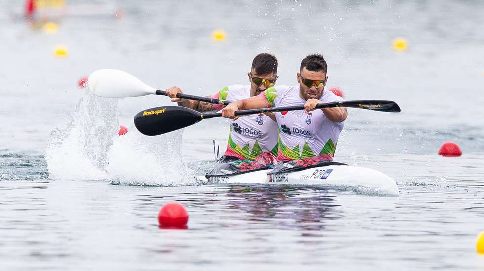 João Ribeiro e Messias Baptista passaram os 250 metros em quarto mas recuperaram até ao lugar mais alto do pódio à frente de Hungria e Espanha