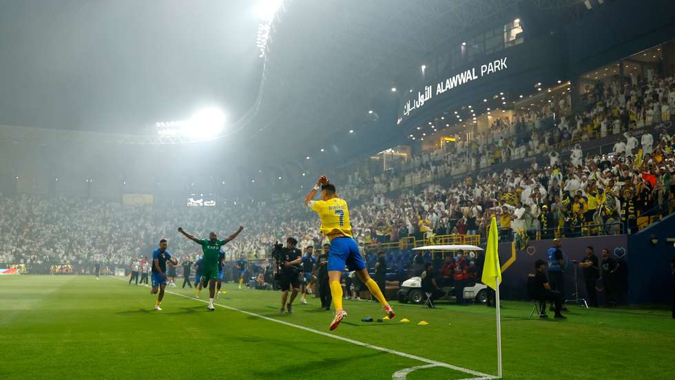 Ronaldo inaugurou o marcador, fez o quarto golo do Al Nassr e ainda teve uma bola no poste no triunfo da equipa de Riade frente ao Al Ahli
