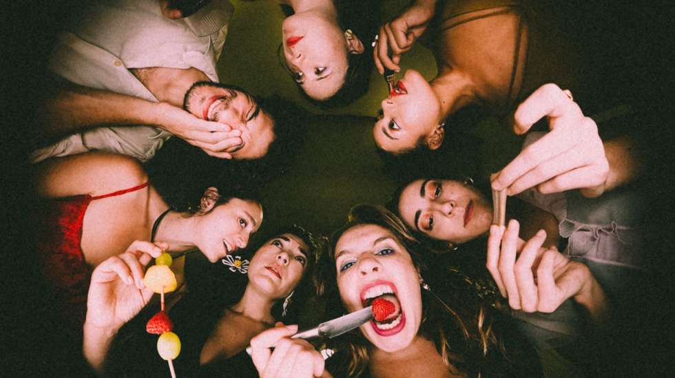 Aquela canção sobre o fim está em cena na sala Mário Viegas até dia 26, com récitas de quarta-feira a sábado, às 19h30, e, ao domingo, às 16h