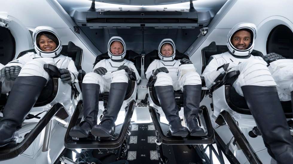 O foguetão Crew Dragon foi lançado às 17h37 (22h37 em Portugal continental) do Centro Espacial Kennedy, na Flórida, para uma viagem organizada pela empresa Axiom Space