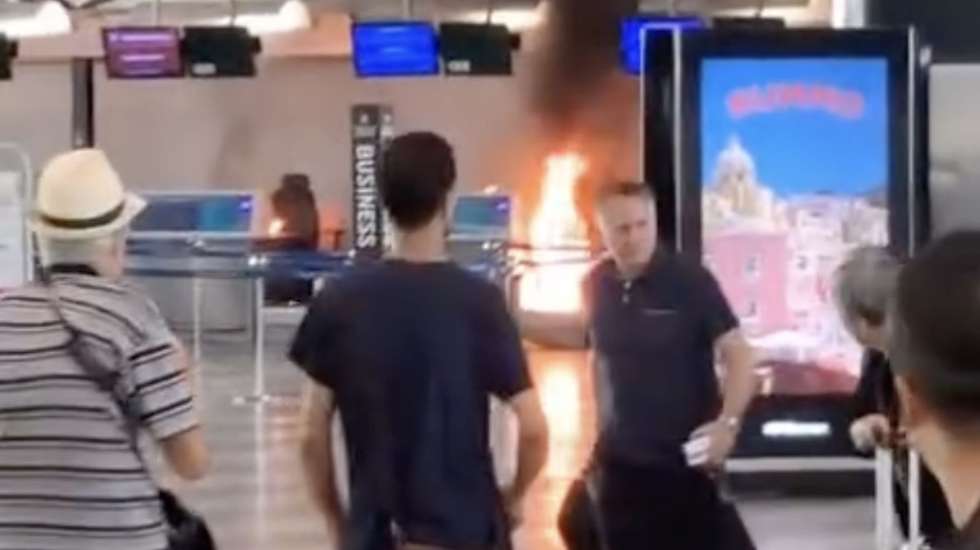 O aeroporto foi evacuado por razões de segurança, após fumo denso no interior do aeroporto