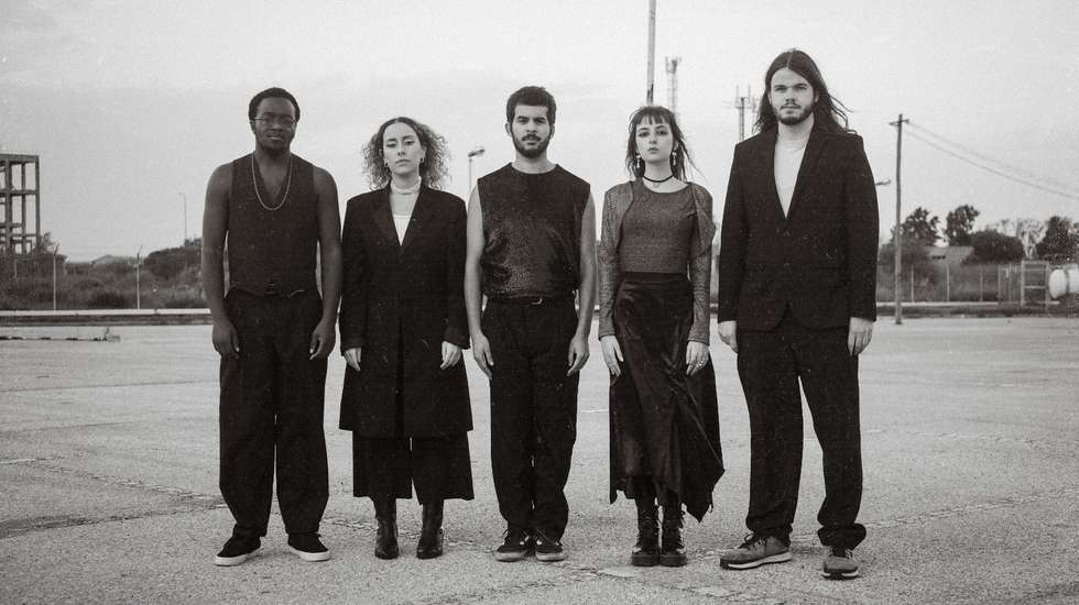 David Yala (guitarra), Marta Inverno (baixo), Guilherme Firmino (guitarra e voz), Filipa da Silva Pina (teclado e voz) e Afonso Ferreira (bateria): os Humana Taranja