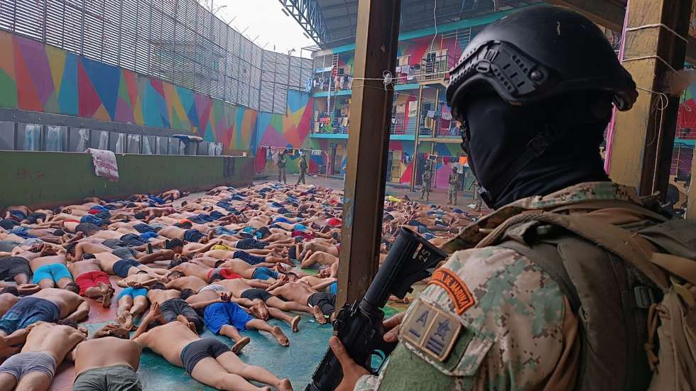 epa11065100 A handout photo made available by the Armed Forces of Ecuador shows Marine Infantry soldiers as they carry out an operation after a riot at the Litoral Regional Prison in Guayaquil, Ecuador, 08 January 2023. The President of Ecuador, Daniel Noboa, decreed this 08 January a state of exception, the first since he began his mandate on 23 November 2023, after a series of riots in at least six prisons in the country, which involved the capture of prison guards and the burning of mattresses. The prison incidents this 08 January coincided with the search for Jose Adolfo Macias, alias 'Fito', leader of a gang known as 'Los Choneros', considered one of the most dangerous in the country, with alleged links to Mexican cartels and who apparently escaped from a prison in the province of Guayas.  EPA/Armed Forces of Ecuador HANDOUT EDITORIAL USE ONLY/ SPECIAL NOTICE - THIS IMAGE IS TO BE USED SOLELY TO ILLUSTRATE NEWS REPORTING OR COMMENTARY ON THE FACTS OR EVENTS DEPICTED IN THIS IMAGE WITH THE ORIGINAL TEXT (MANDATORY CREDIT) HANDOUT EDITORIAL USE ONLY/NO SALES HANDOUT EDITORIAL USE ONLY/NO SALES