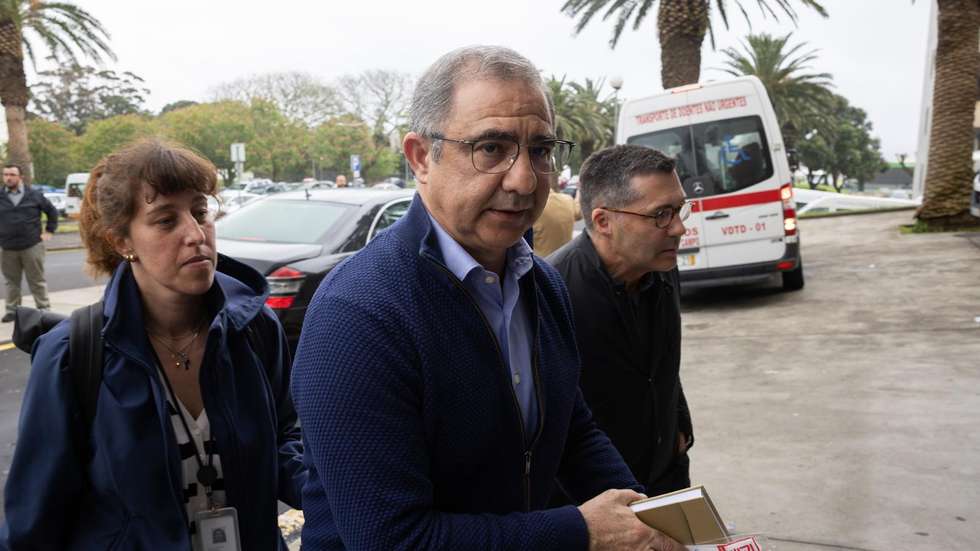 Luís Garcia, servindo-se dos contactos que manteve recentemente numa deslocação à ilha de São Miguel, referiu que falou "com muita gente e ninguém falou em problemas de saúde, mas de outra natureza"