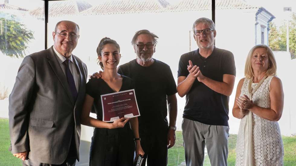 A peça vencedora será apresentada ao público em maio de 2026, com encenação de Luís Vicente, diretor artístico e encenador da ACTA, anunciou ainda a organização do prémio