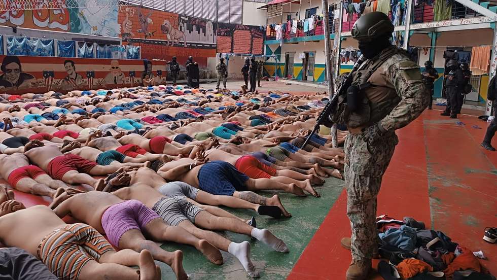 As Forças Armadas continuam no exterior da cadeia de Machala