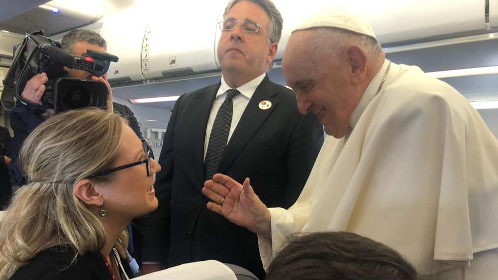 Fotografia captada a bordo do avião papal, que fez a viagem Roma-Lisboa na manhã desta quarta-feira