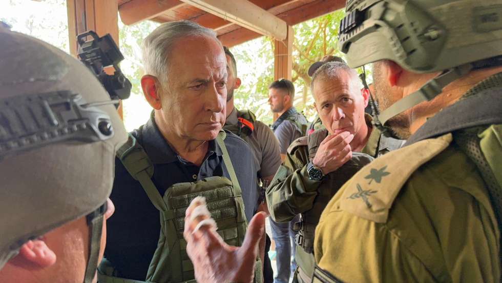 Benjamin Netanyahu visitou soldados israelitas.
