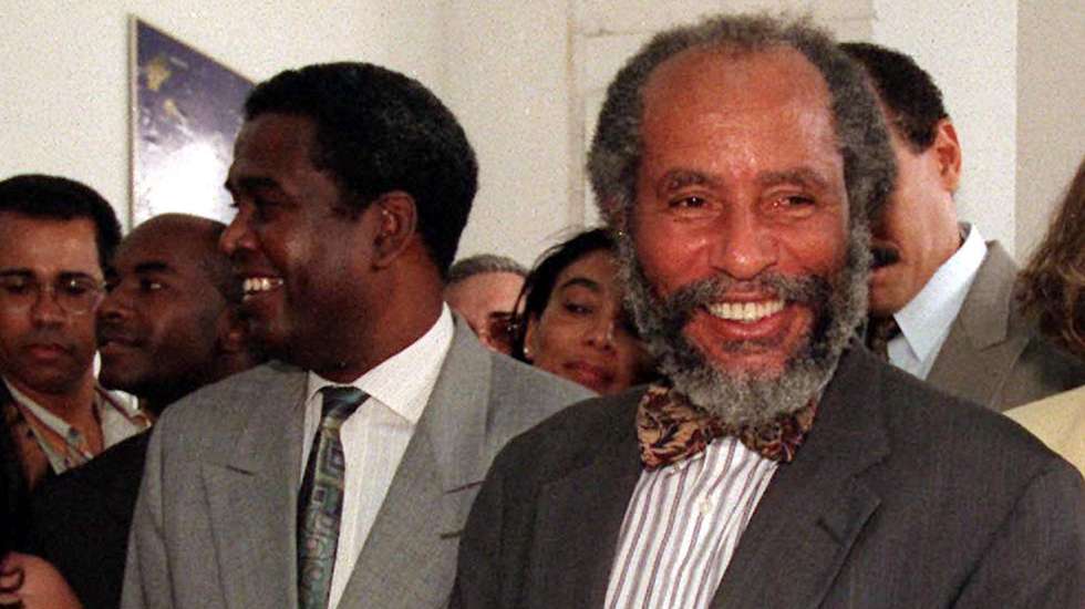 Foi distinguido com o doutoramento Honoris Causa pela universidade do Mindelo pelo "imenso contributo para a democratização" do país
