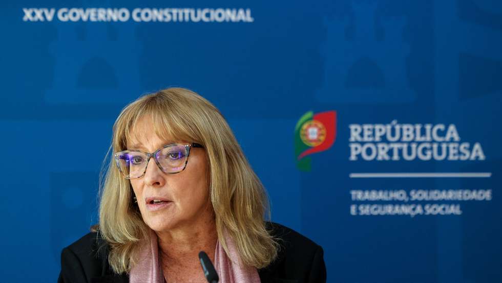 A ministra do Trabalho, Solidariedade e Segurança Social, Maria do Rosário Palma Ramalho, fala à imprensa após a reunião com a UGT - União Geral de Trabalhadores, para debater as alterações à legislação laboral na sede do ministério, em Lisboa, 23 de fevereiro de 2026. TIAGO PETINGA/LUSA