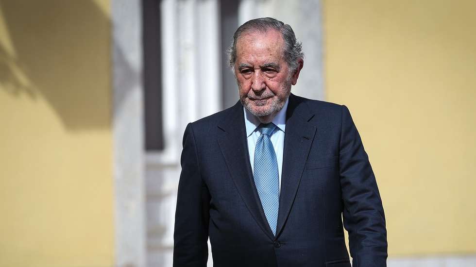 O antigo Presidente da República, António Ramalho Eanes, à chegada para participar na reunião do Conselho de Estado, sobre o tema com “Fundos Europeus em Portugal”, no Palácio da Cidadela, em Cascais, 29 de março de 2023. RODRIGO ANTUNES/LUSA