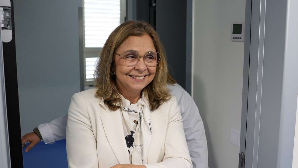 A ministra da Saúde, Ana Paula Martins, durante a inauguração da Unidade de Transplante de Medula Óssea e da Maternidade Luis Mendes Graça, no Hospital de Santa Maria, em Lisboa, 21 de abril de 2025. MANUEL DE ALMEIDA/LUSA