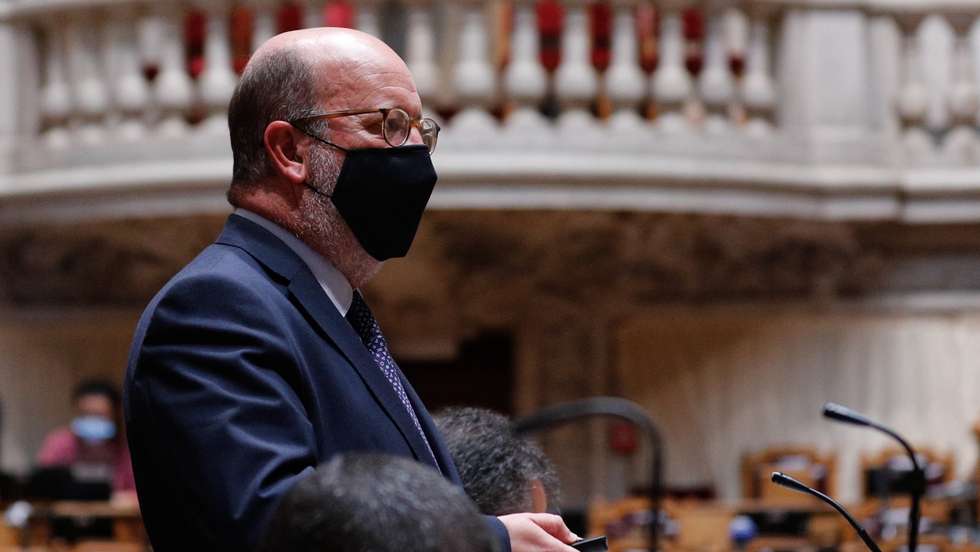 O ministro do Ambiente e da Ação Climática, João Pedro Matos Fernandes, durante a sua audição (conjunta com as comissões de Economia, Inovação, Obras Públicas e Habitação, de Agricultura e Mar e de Ambiente, Energia e Ordenamento do Território), no âmbito da apreciação na especialidade do Orçamento do Estado de 2021 (OE2021), na Assembleia da República, em Lisboa, 02 de novembro de 2020. ANTÓNIO COTRIM/LUSA