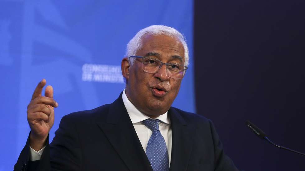 O primeiro-ministro, António Costa, fala aos jornalistas após a reunião do Conselho de Ministros no Centro Cultural de Belém, Lisboa, 15 de abril de 2021. Segundo António Costa, após a análise da evolução da taxa de incidência e do ritmo de transmissão do vírus da covid-19, o Governo considerou hoje que era possível “evoluir para a próxima etapa do processo de desconfinamento”, ou seja, a terceira fase do plano que arranca na próxima segunda-feira. MANUEL DE ALMEIDA/LUSA