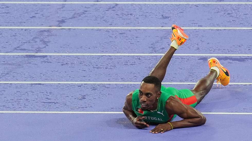 O atleta de 31 anos juntou a prata ao ouro que tinha conquistado em Tóquio
