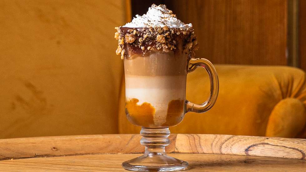 O Negra Café lançou quatro bebidas quentes inspiradas no Natal que estarão disponíveis no Porto e em Matosinhos até ao final do ano