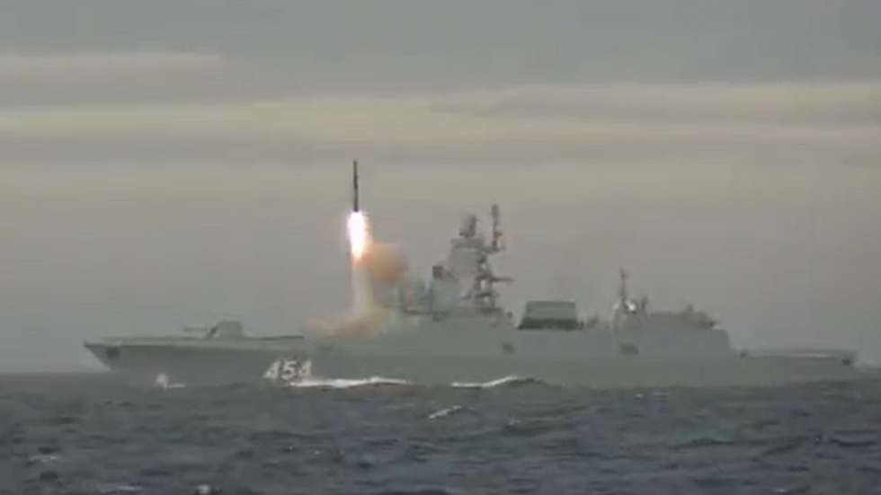 O míssil foi disparado da fragata russa "Almirante Gorshkov", no mar de Barents, no noroeste da Rússia