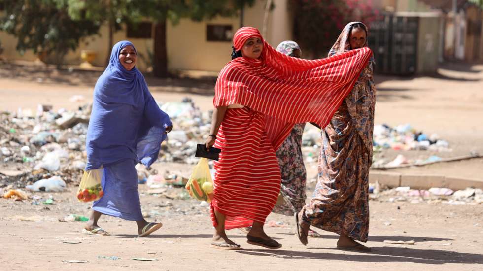 epa10579955 Sudanese women walk on a street in Khartoum, Sudan, 19 April 2023. A power struggle erupted since 15 April between the Sudanese army led by army Chief General Abdel Fattah al-Burhan and the paramilitaries of the Rapid Support Forces (RSF) led by General Mohamed Hamdan Dagalo, resulting in at least 200 deaths according to doctors' association in Sudan.  EPA/STRINGER