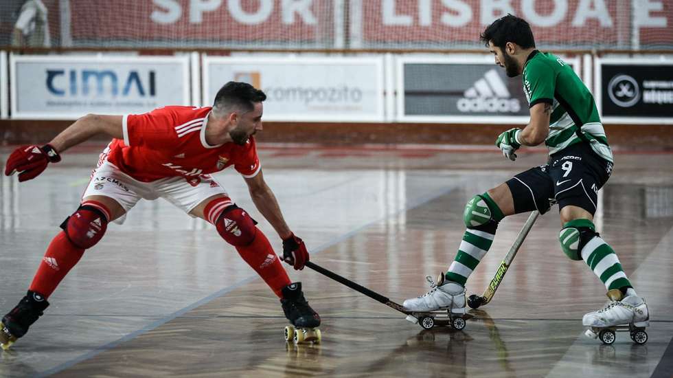 O Benfica venceu o Sporting por 4-2 no jogo 3 da final do Campeonato de hóquei em patins e está a um triunfo do título