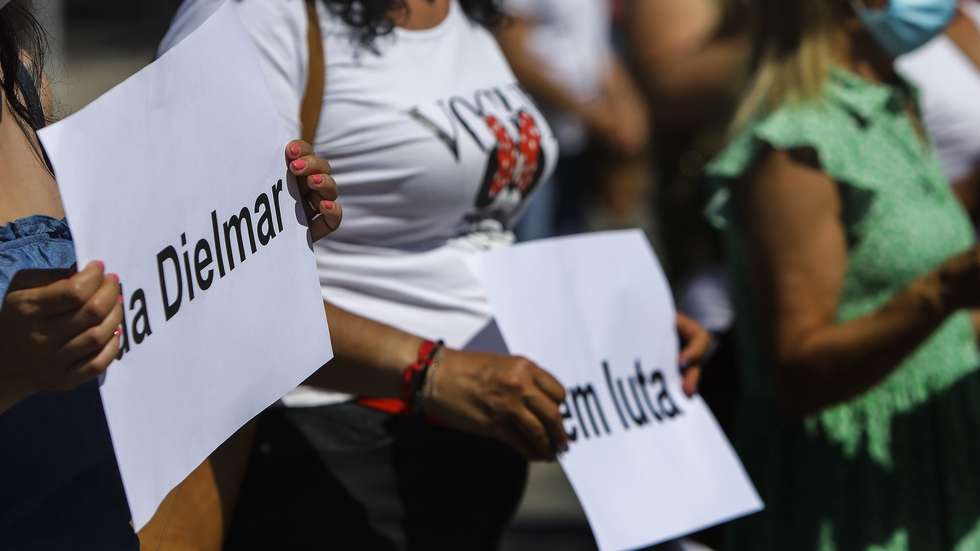 Concentração de trabalhadores da Dielmar em frente à Câmara Municipal de Castelo Branco