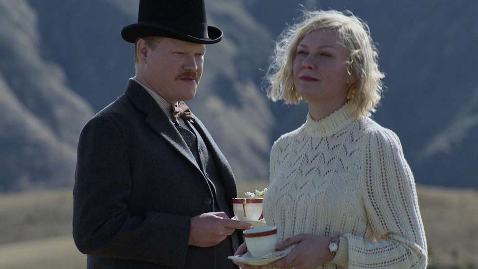 Jesse Plemons e Kirsten Dunst em "O Poder do Cão"