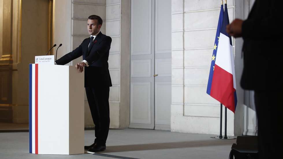 epa09097996 French President Emmanuel Macron speaks during a press conference after a European Council summit held over video-conference at the Elysee Palace in Paris, France, 25 March 2021.  EPA/BENOIT TESSIER / POOL  MAXPPP OUT