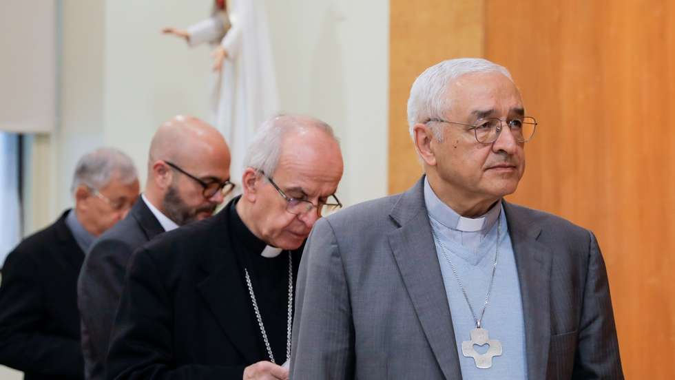 D. José Ornelas (D), bispo de Leiria e Fátima e presidente da Conferência Episcopal Portuguesa, durante a assembleia da Conferência Episcopal Portuguesa que reune os bispos das dioceses portuguesas no Santuário de Fátima, 8 de abril de 2024. PAULO CUNHA/LUSA